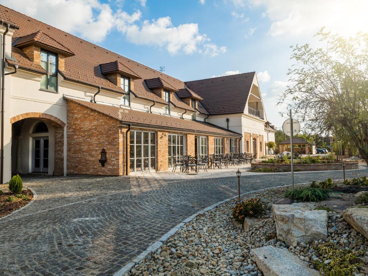 Arkady Hof Hotel Stupava Bagian luar foto