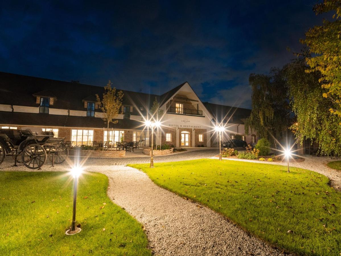 Arkady Hof Hotel Stupava Bagian luar foto