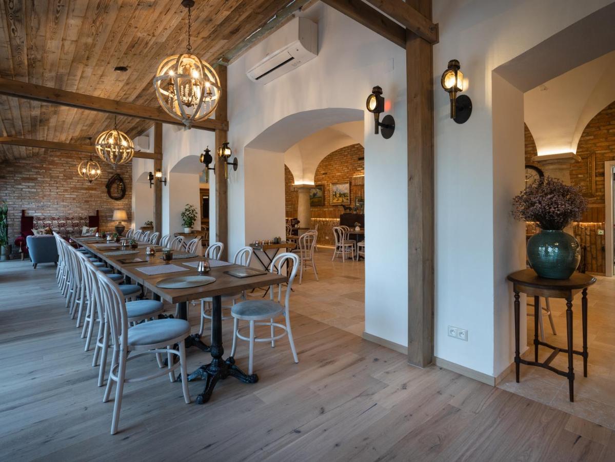 Arkady Hof Hotel Stupava Bagian luar foto