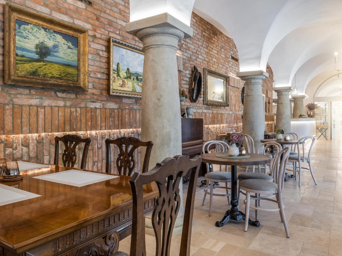 Arkady Hof Hotel Stupava Bagian luar foto