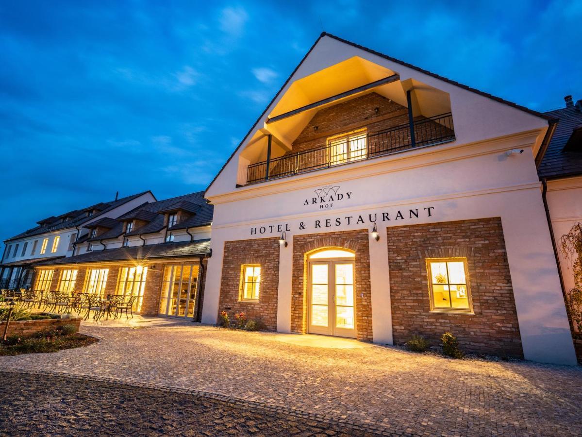 Arkady Hof Hotel Stupava Bagian luar foto