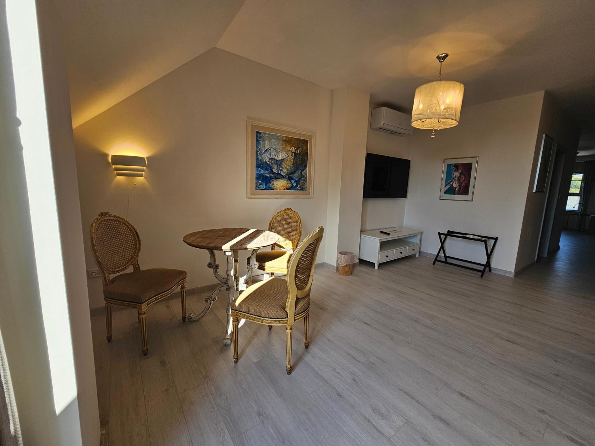 Arkady Hof Hotel Stupava Ruang foto